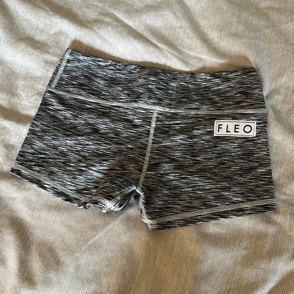 Fleo Original heathers grey workout short size small